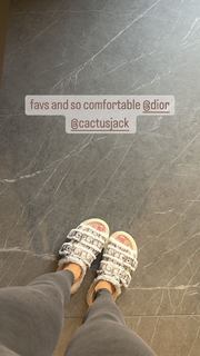 Kylie Jenner feet photo thumbnail