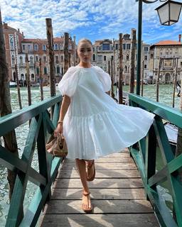 Olivia Culpo feet photo thumbnail