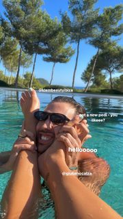 Dua Lipa feet photo thumbnail