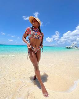 Simone Biles feet photo thumbnail