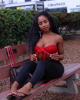 Qimmah Russo feet photo thumbnail