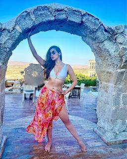 Raai Laxmi feet photo thumbnail