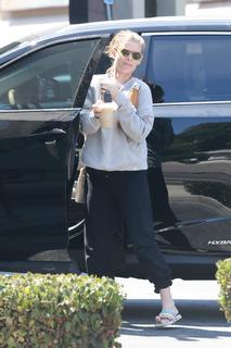Kate Mara feet photo thumbnail