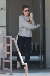 Kate Mara feet photo thumbnail
