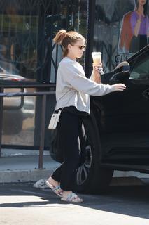 Kate Mara feet photo thumbnail