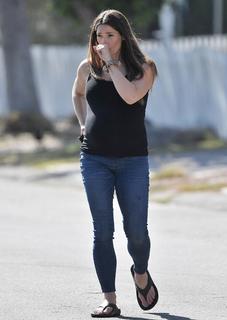 Ashley Greene feet photo thumbnail