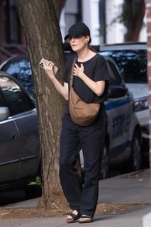 Julianne Moore feet photo thumbnail