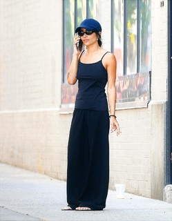 Zoë Kravitz feet photo thumbnail
