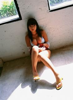 Ai Shinozaki feet photo thumbnail