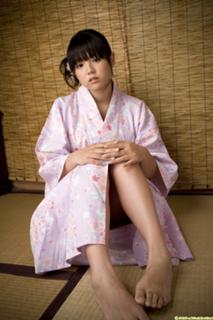 Ai Shinozaki feet photo thumbnail