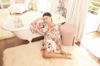 Miranda Kerr feet photo thumbnail