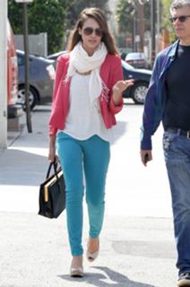 Jessica Alba feet photo thumbnail