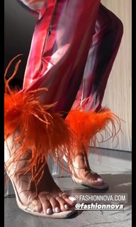 Christina Milian feet photo thumbnail