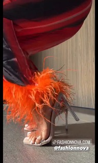 Christina Milian feet photo thumbnail