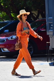 Alessandra Ambrosio feet photo thumbnail