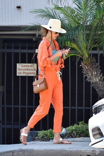 Alessandra Ambrosio feet photo thumbnail