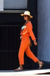 Alessandra Ambrosio feet photo thumbnail