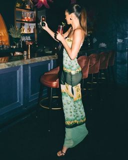 Kendall Jenner feet photo thumbnail