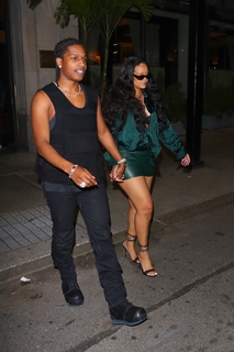 Rihanna feet photo thumbnail