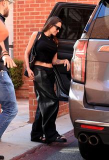 Angelina Jolie feet photo thumbnail