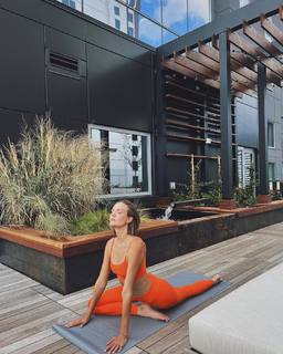 Josephine Skriver feet photo thumbnail