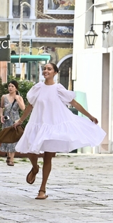 Olivia Culpo feet photo thumbnail
