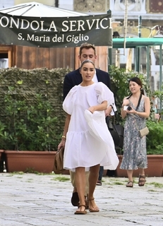 Olivia Culpo feet photo thumbnail