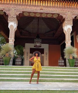 Joy Taylor feet photo thumbnail
