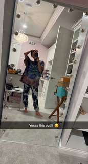Brittney Smith feet photo thumbnail