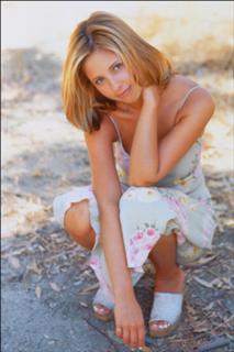 Sarah Michelle Gellar feet photo thumbnail