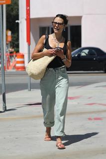 Jordana Brewster feet photo thumbnail