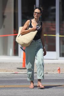 Jordana Brewster feet photo thumbnail
