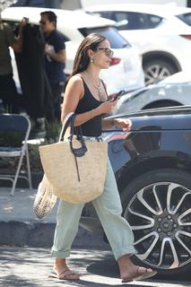 Jordana Brewster feet photo thumbnail