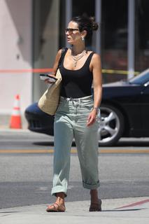 Jordana Brewster feet photo thumbnail