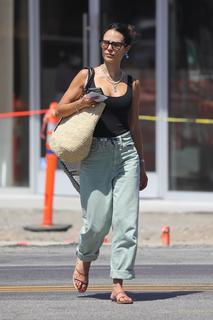 Jordana Brewster feet photo thumbnail