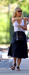 Gwyneth Paltrow feet photo thumbnail