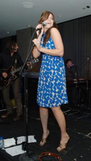 Mandy Moore feet photo thumbnail