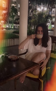 Karisma Kapoor feet photo thumbnail