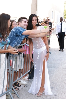 Dua Lipa feet photo thumbnail