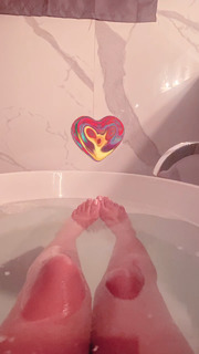 Halle Bailey feet photo thumbnail