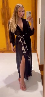Carla Diaz feet photo thumbnail