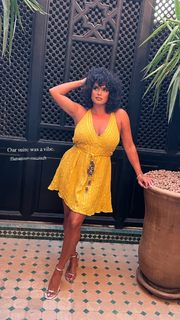 Joy Taylor feet photo thumbnail