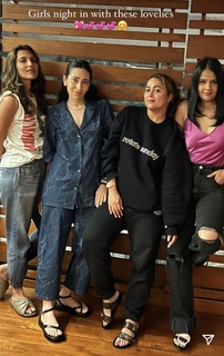 Karisma Kapoor feet photo thumbnail