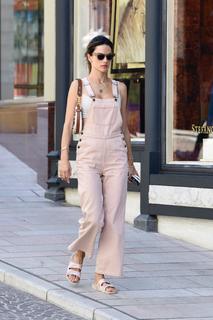Alessandra Ambrosio feet photo thumbnail