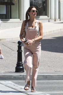 Alessandra Ambrosio feet photo thumbnail