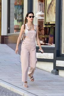Alessandra Ambrosio feet photo thumbnail