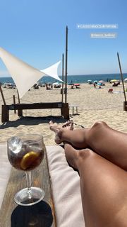 Deborah Secco feet photo thumbnail
