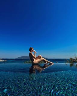 Duygu Özaslan feet photo thumbnail