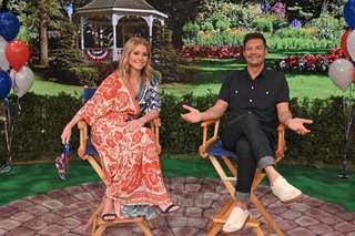 Kelly Ripa feet photo thumbnail
