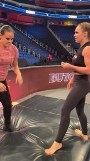 Ronda Rousey feet photo thumbnail